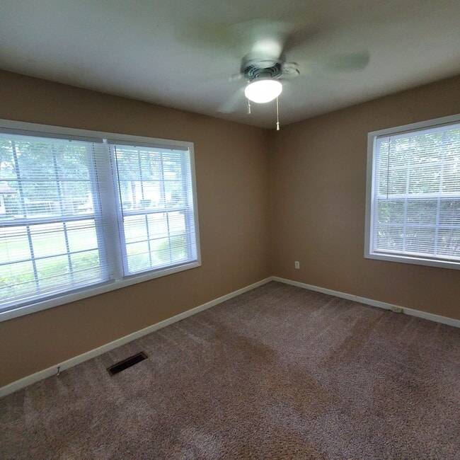 Building Photo - Spacious 3-Bedroom Home with Fireplace, an...