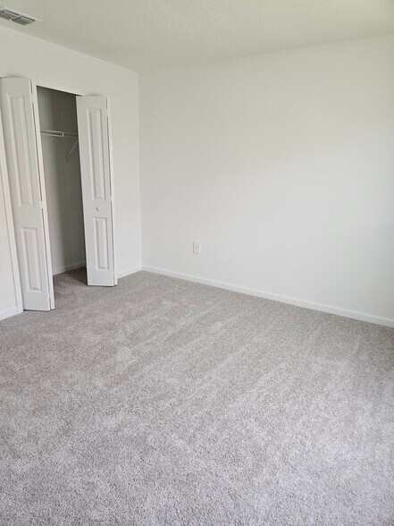Master Room 2 - 2414 McKinley Dr