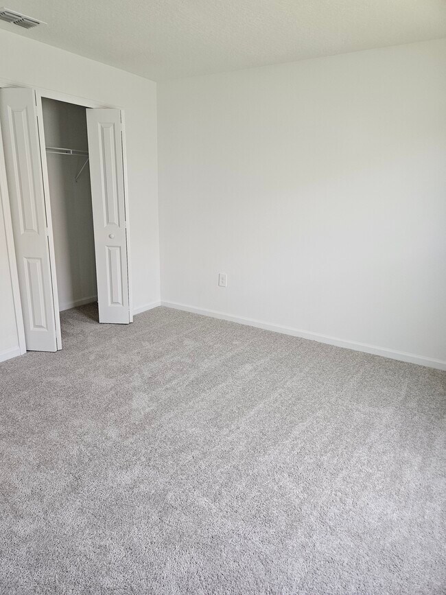 Master Room 2 - 2414 McKinley Dr
