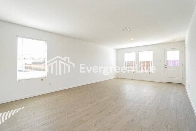 Building Photo - 245 Sycamore Pl