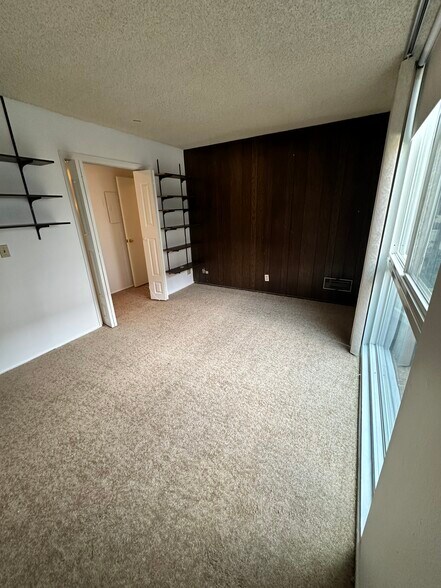 Building Photo - 5650 Sumner Way