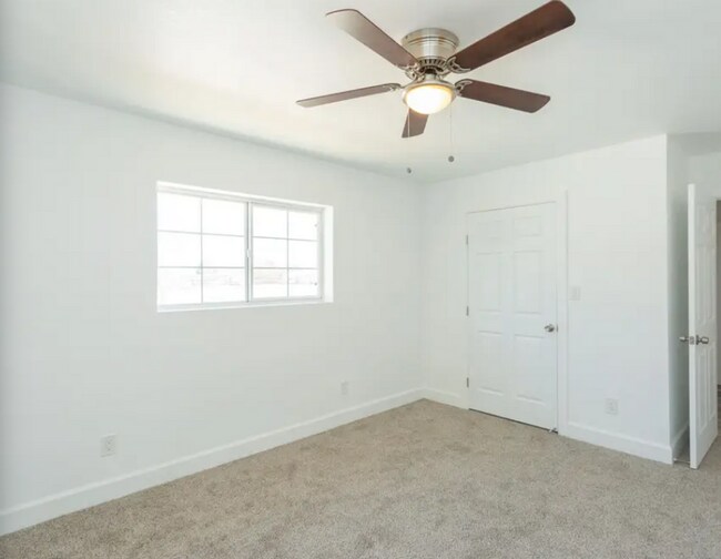 Building Photo - 4 br, 3 bath House - 1001 W Pine Lodge