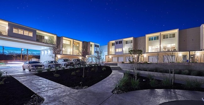Primary Photo - 604 N Bluff Dr