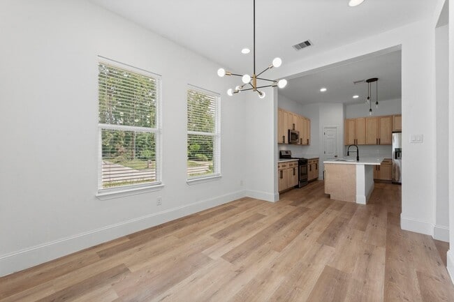 Building Photo - 3531 White Oak Point Dr