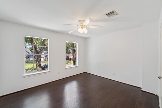 Building Photo - 1823 Saddlecreek Dr