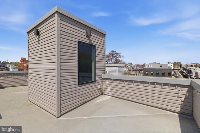 Building Photo - 1448 N Myrtlewood St