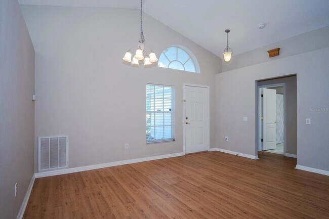 Building Photo - 10815 Lakeside Vista Dr