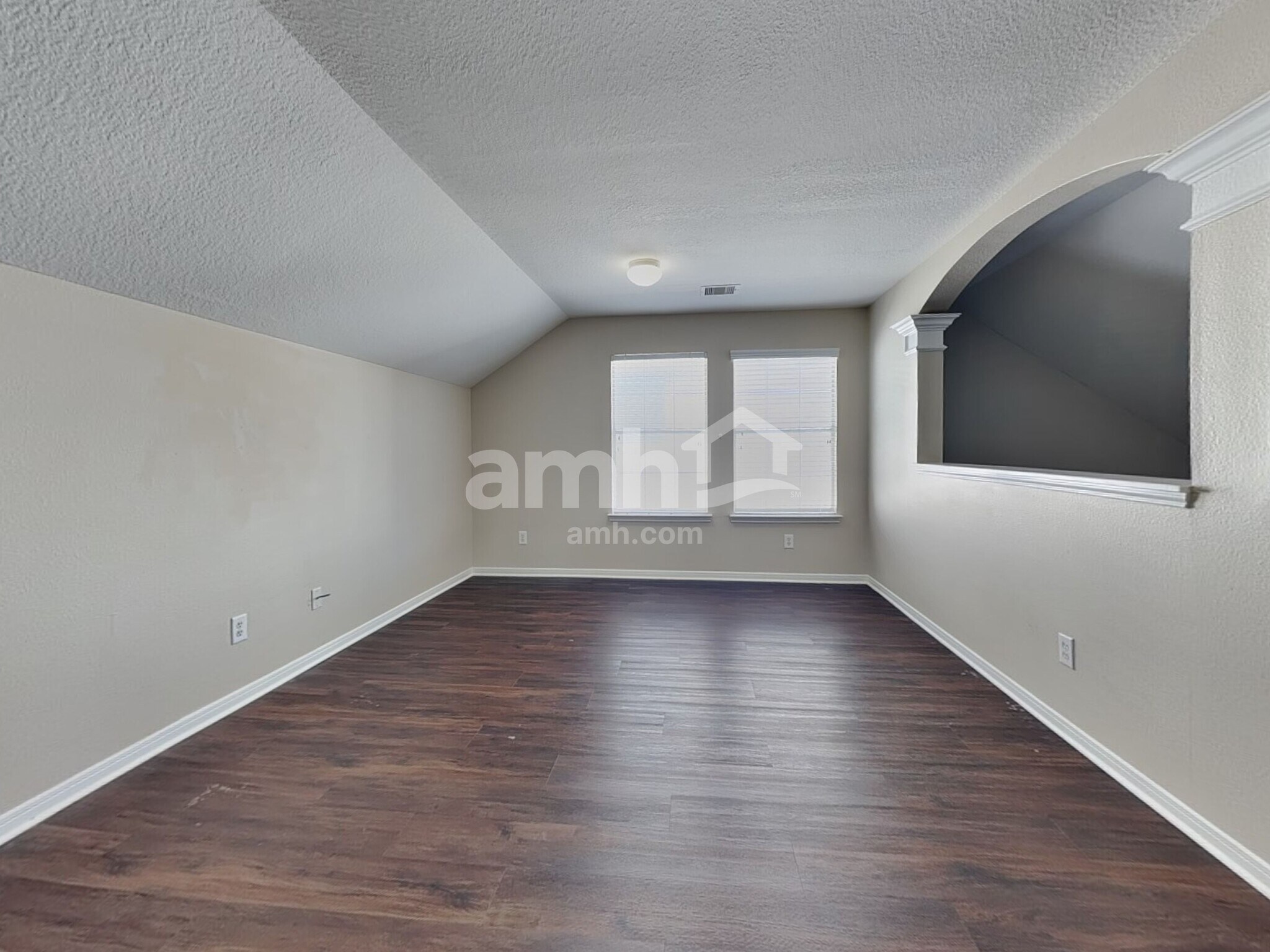 Building Photo - 439 Pinewood Ridge Dr