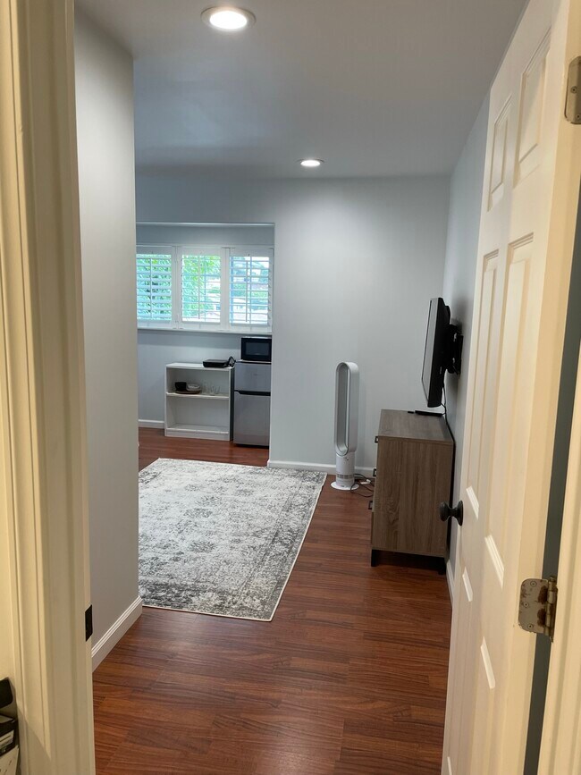 Building Photo - 1047 Malua Dr