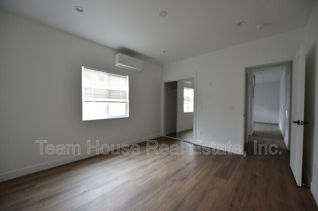 Building Photo - 18750 Valerio St