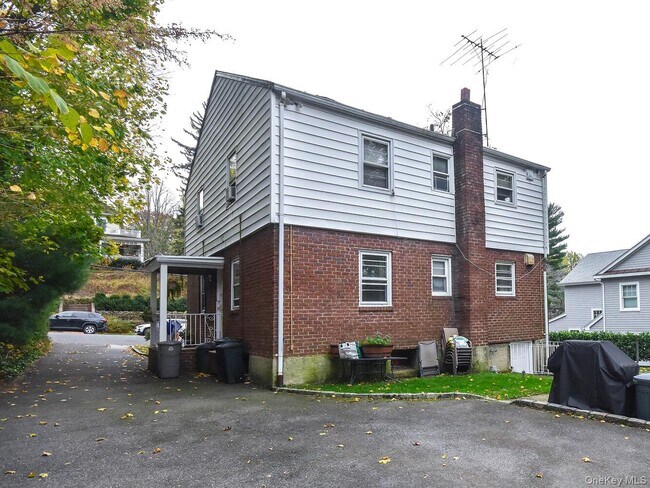Building Photo - 43 5th Ave