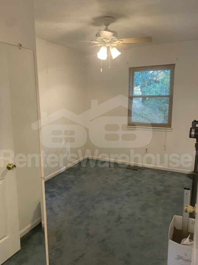 Building Photo - 7107 Avesbury Ln