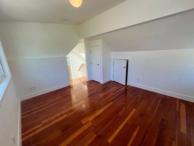 Building Photo - Custom Built 1Bd/ 1Ba home in Piedmont Neighborhood! ~ Skylight, Driveway Parking, Washer/Dryer! ...