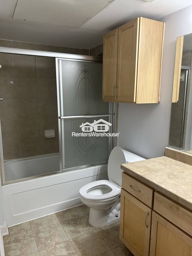 Building Photo - Perfectly located 2-bedroom 2 bath Condo