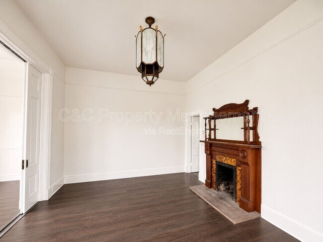 Building Photo - 489 Laurel Ave