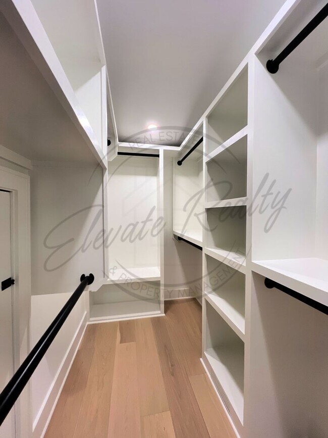 Building Photo - Modern Elegance in the Heart of Nashville ...