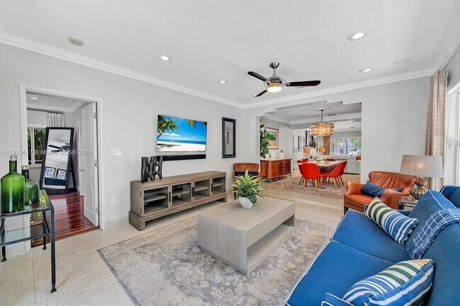 Building Photo - 5915 La Gorce Dr