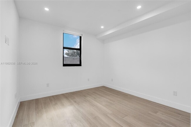 Building Photo - 1037 NW 2nd St