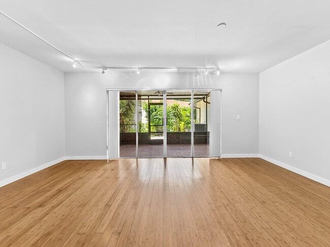 Building Photo - 2226 Nova Village Dr