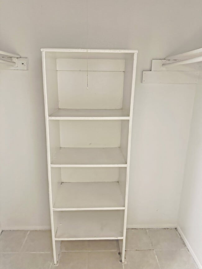 Building Photo - 7508 Oak Chase