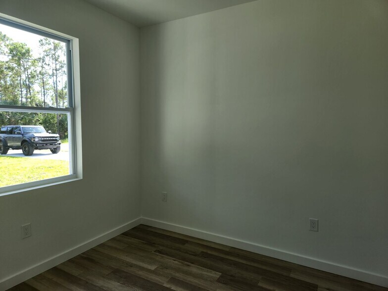 Building Photo - 737-739 Meadow Rd