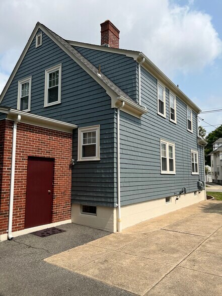 Building Photo - 1082 Smith St