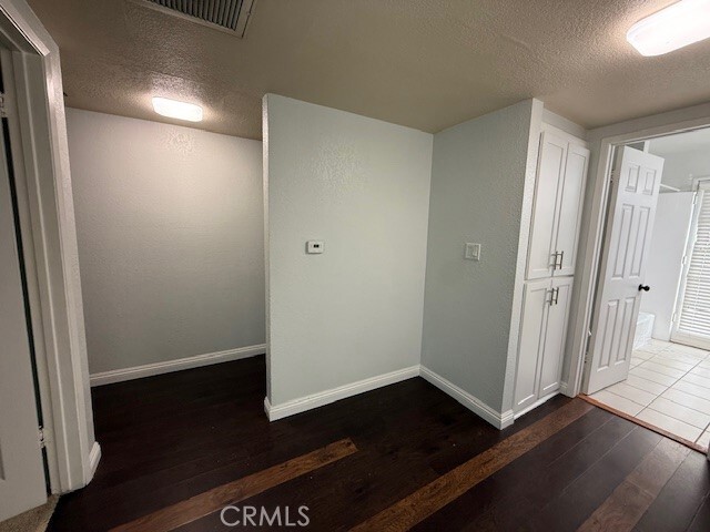 Building Photo - 928 E Meats Ave