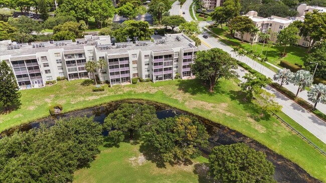 Building Photo - 9470 Poinciana Pl