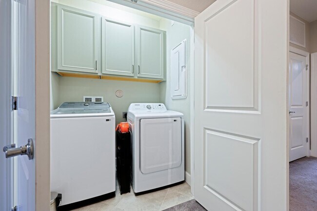 Building Photo - 1832 SE Roxy Way