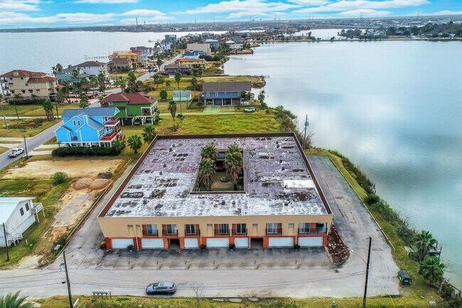 Building Photo - 709 Gale St