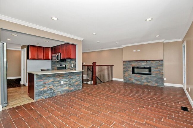 Building Photo - Newly Renovated Condominium in Quail Run