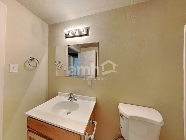 Building Photo - 3595 S Feulner Dr