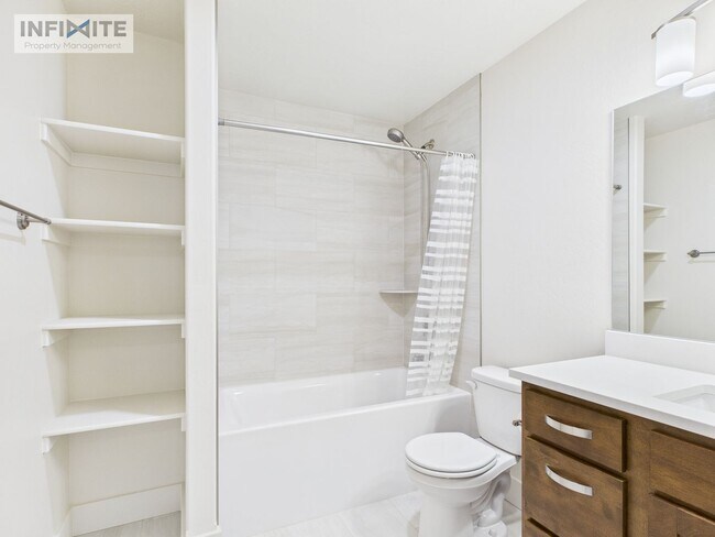 Building Photo - 3 Bedroom - Modern Comfort in a Peaceful Setting