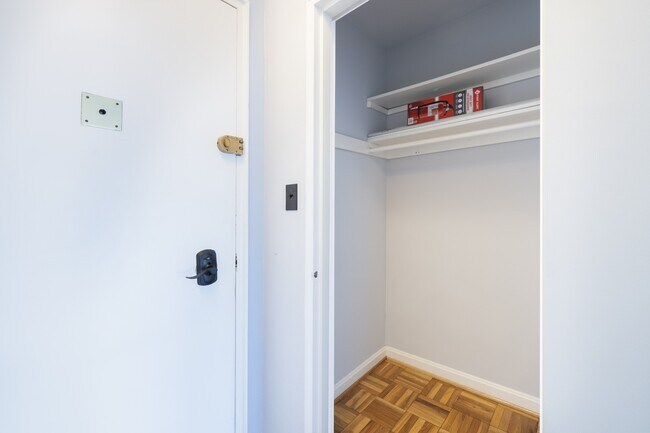 Building Photo - 3901 Tunlaw Rd NW