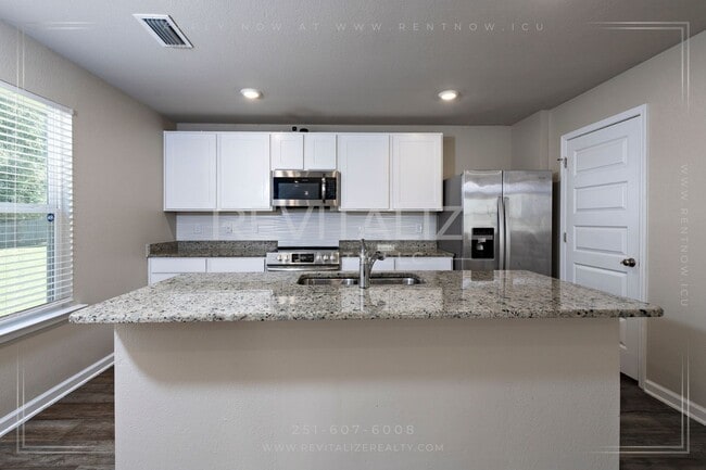 Building Photo - HALF-OFF DEPOSIT SPECIAL! Stunning 2-Story 4 BD 2.5 BA House in Spanish Fort!