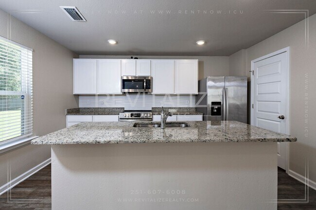 Building Photo - Stunning 2-Story House in Spanish Fort!