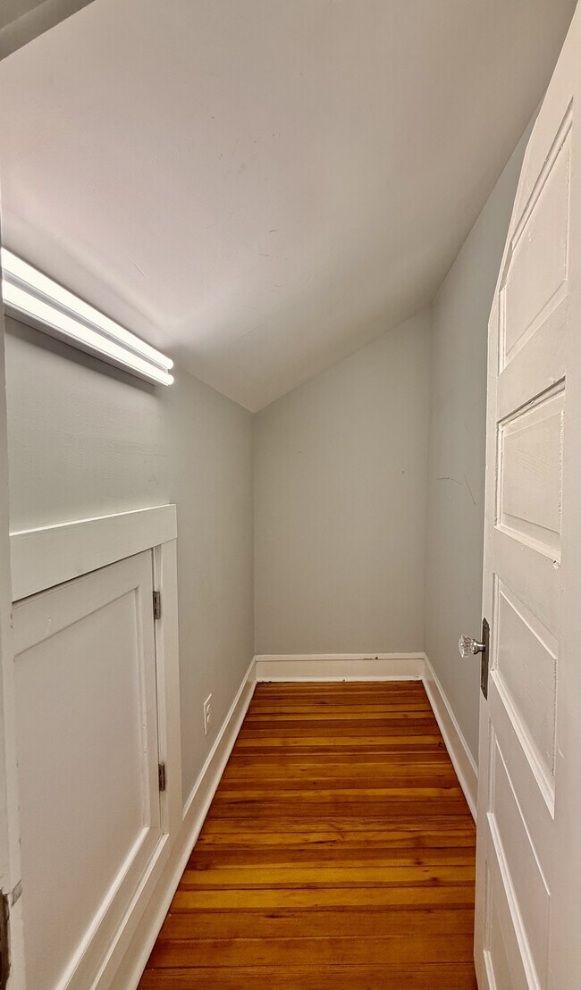 Building Photo - 107 W Geer St