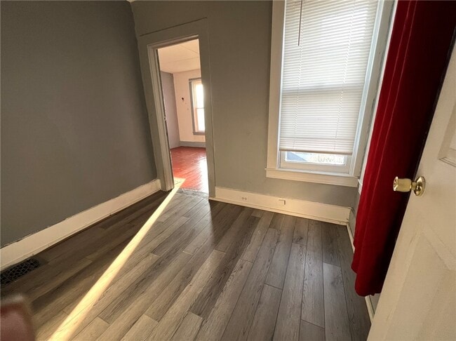 Building Photo - 411 Herrick St