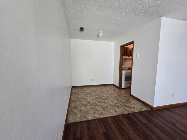 Building Photo - Thompson Dr