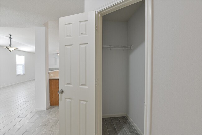 Building Photo - 2825 Woodspring Forest Dr