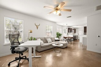 Building Photo - 7000 Villita Avenida