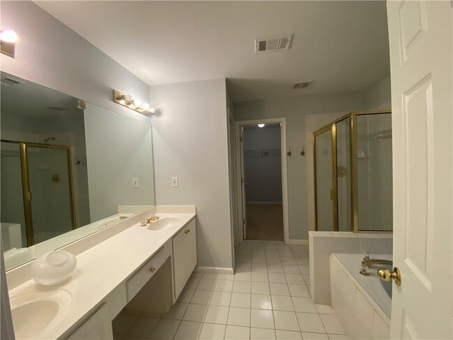 Building Photo - 12945 Morningpark Cir