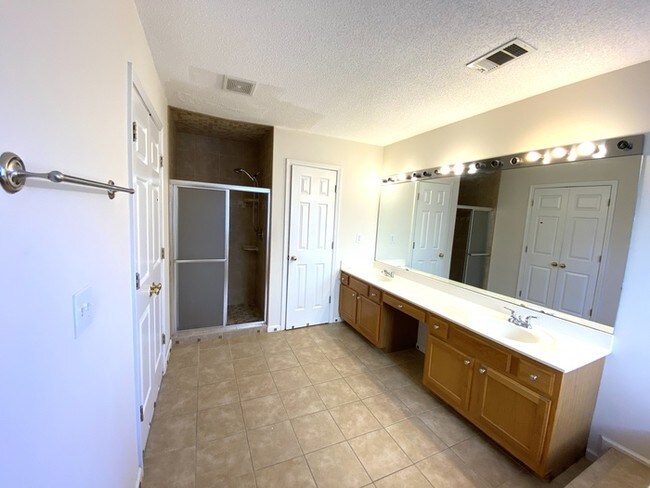 Building Photo - Beautiful house with finished basement