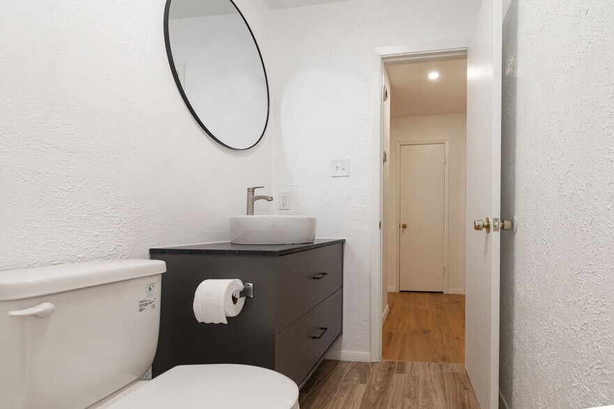 Building Photo - 100 Nicole Cove