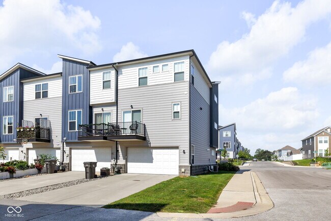 Building Photo - 319 Steeples Blvd