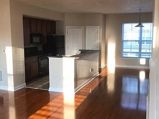 Building Photo - Gorgeous condo for rent