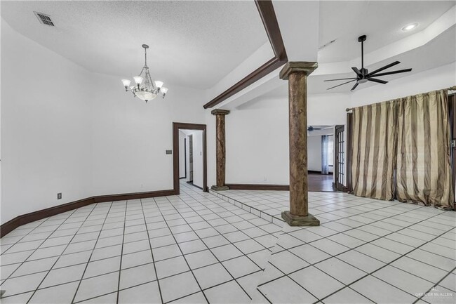 Building Photo - 416 E Nassau Ave