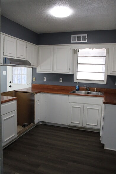 Building Photo - 3374 Brownbark Dr