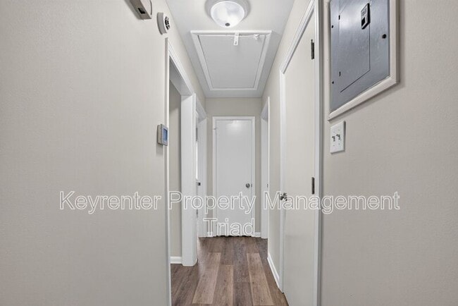 Building Photo - 300 Martingale Dr