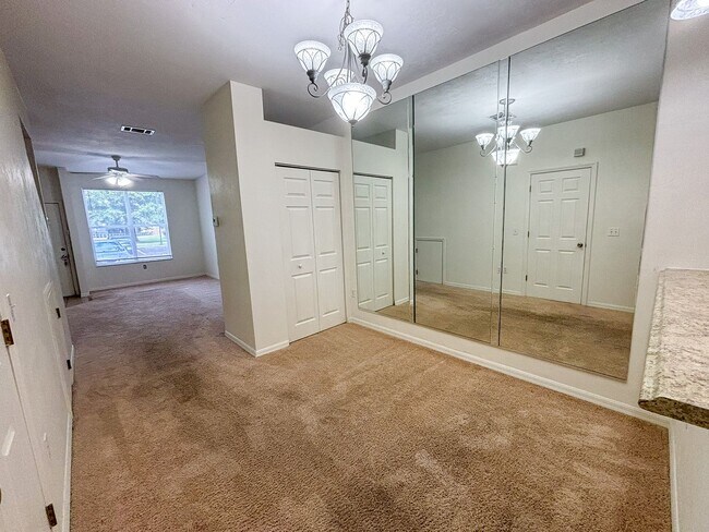 Building Photo - Victoria Station #156 - Pet Friendly!